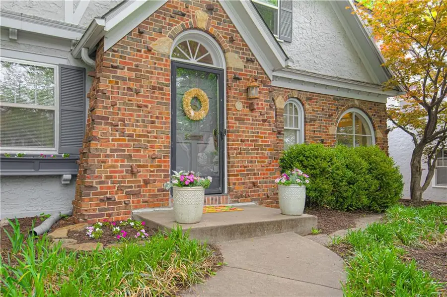 308 E 68th Terrace, Kansas City, MO 64113 - #2