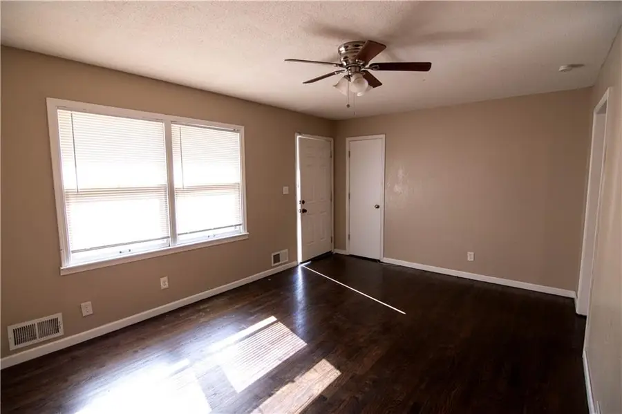13112 Winchester Avenue, Grandview, MO 64030 - #3