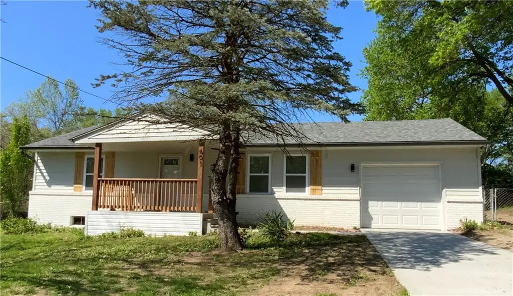 601 E Eisenhower Road, Lansing, KS 66043 - #1