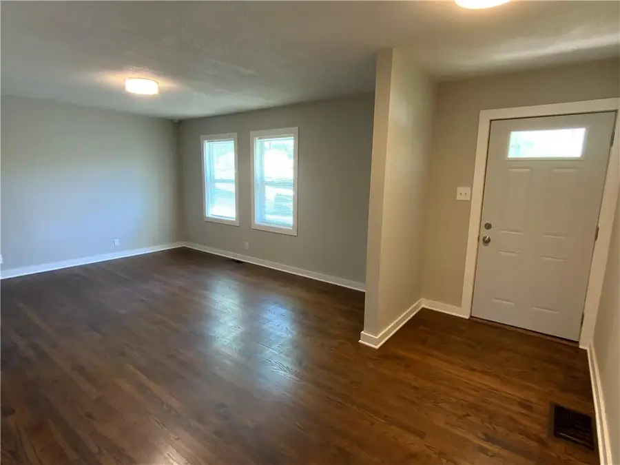 601 E Eisenhower Road, Lansing, KS 66043 - #2