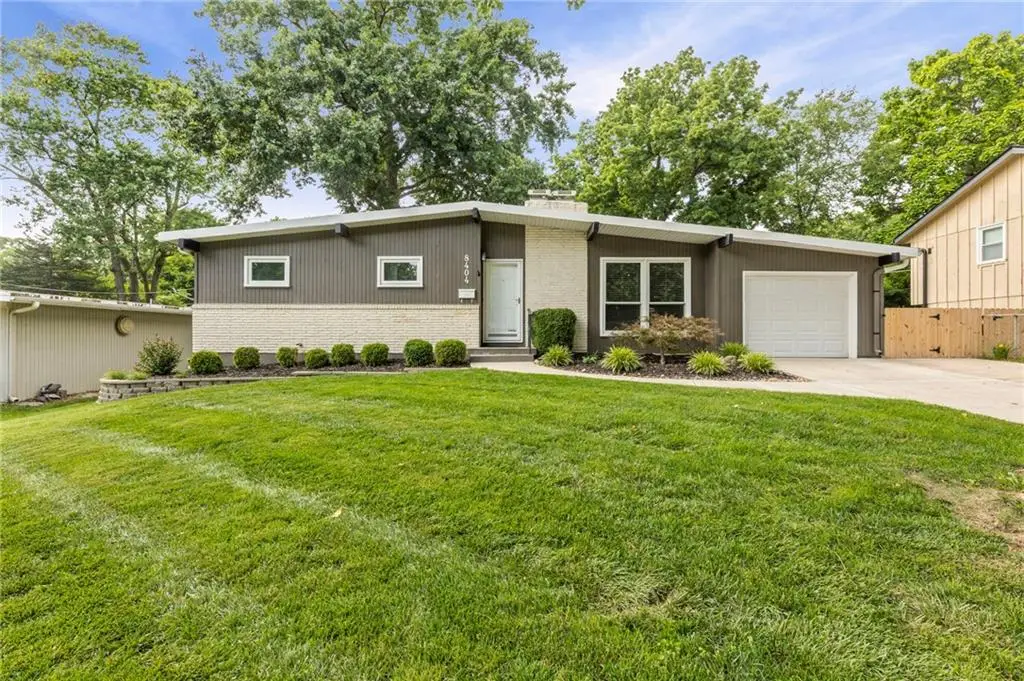 8404 Shawnee Lane, Overland Park, KS 66212 - #1