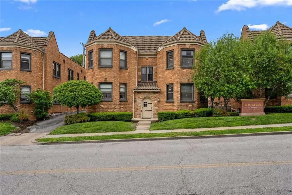 4508 Broadway Street, Kansas City, MO 64111 - #1