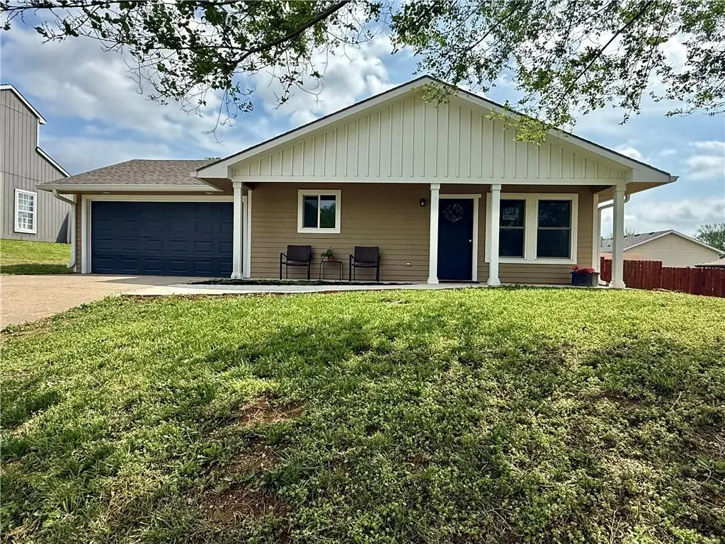 1622 Lindenwood Lane, Lawrence, KS 66044 - #1