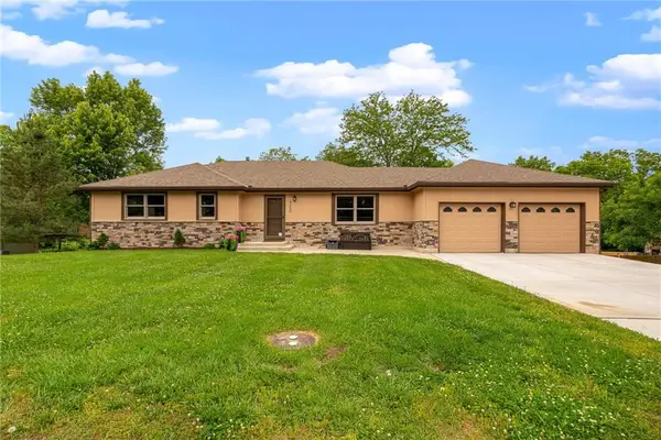 8220 High Street, De Soto, KS 66018
