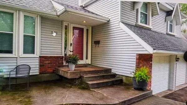 9823 Melrose Street, Overland Park, KS 66214