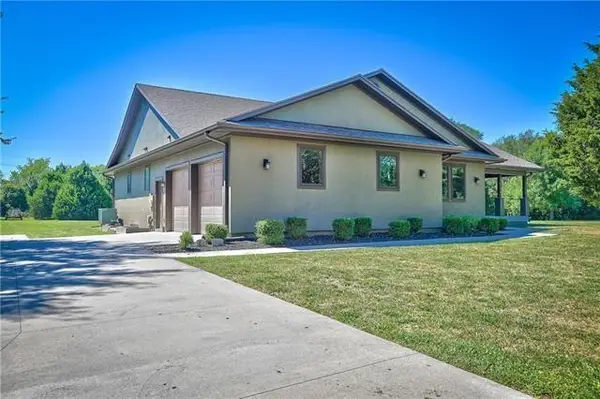 30725 Explorers Trail, De Soto, KS 66018
