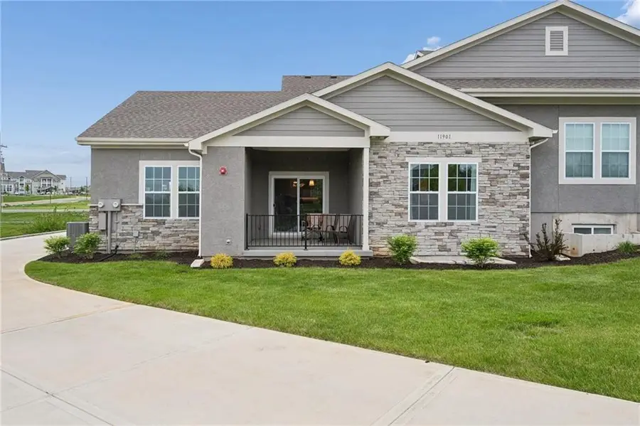 11901 S Tallgrass Drive #700, Olathe, KS 66061 - #2