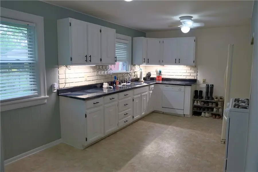 1006 E Pearl Street, Harrisonville, MO 64701 - #3