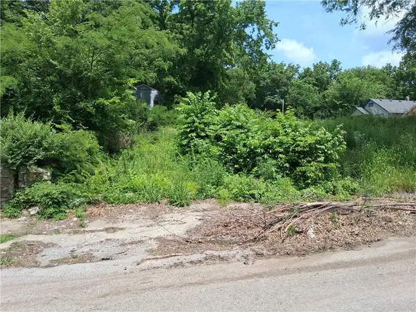 3114 E 68th Terrace Street, Kansas City, MO 64132