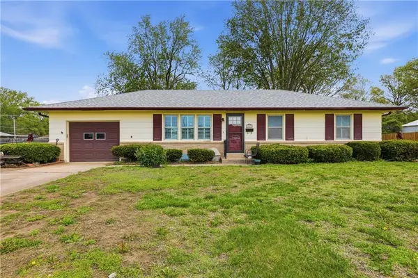 405 W College Street, Odessa, MO 64076