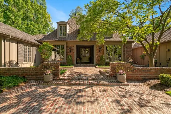 2003 W 69 Terrace, Mission Hills, KS 66208