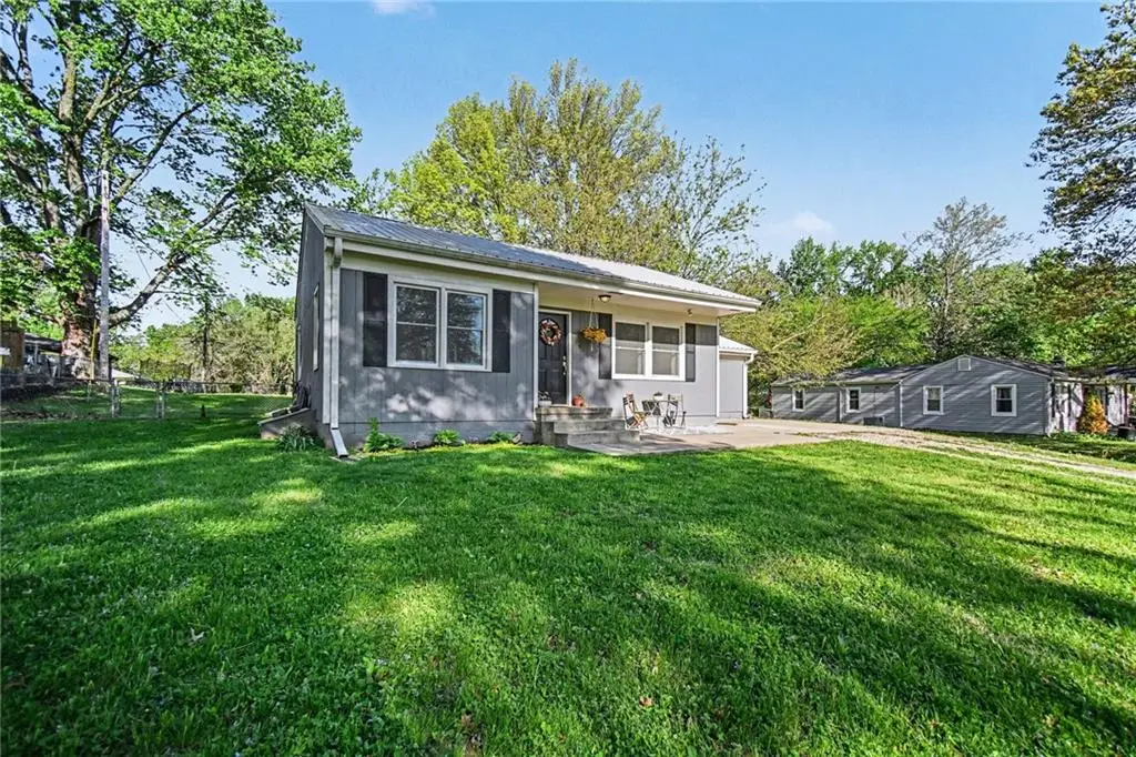1209 N 8th Street, Lansing, KS 66043 - #1