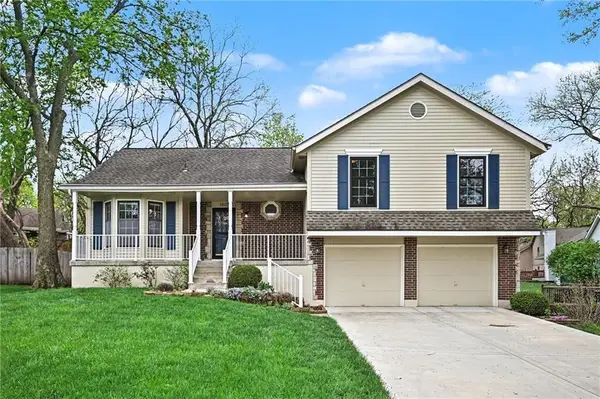 1607 SE Boone Trail, Lee's Summit, MO 64063