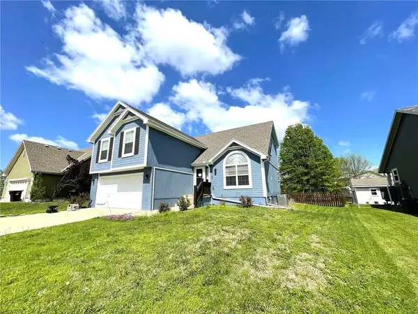 711 Shamrock Lane, Warrensburg, MO 64093