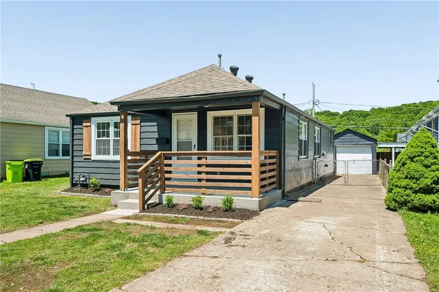 1406 E 24th Avenue, Kansas City, MO 64116 - #3