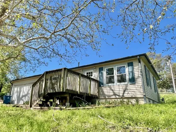 101 S 9th Terrace, Odessa, MO 64076