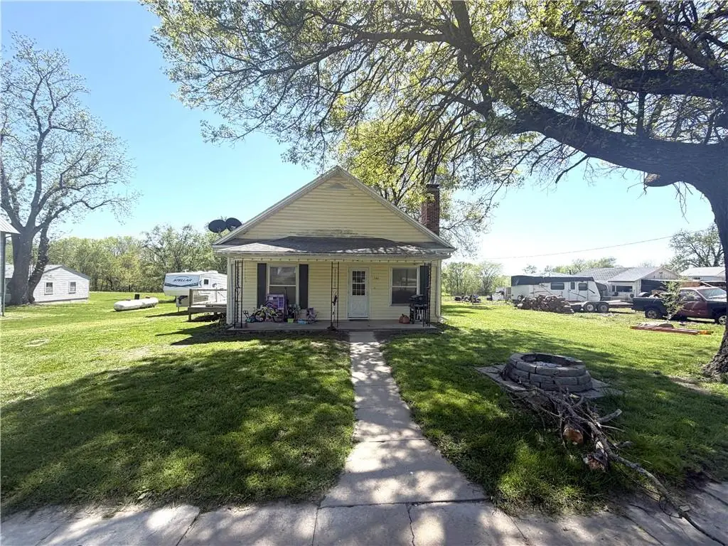 340 W Wisconsin Street, Breckenridge, MO 64625 - #1
