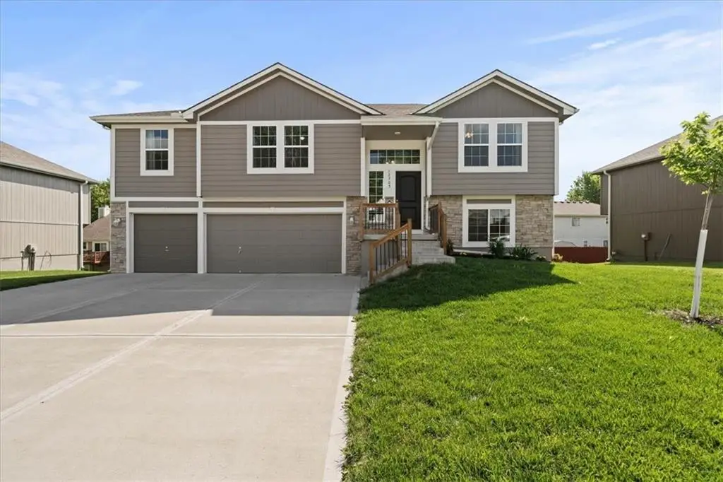 12705 Applewood Drive, Grandview, MO 64030 - #1
