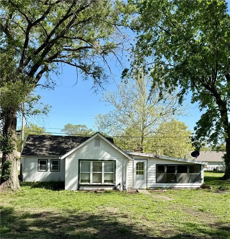 215 W 3rd Street, Tonganoxie, KS 66086 - #1