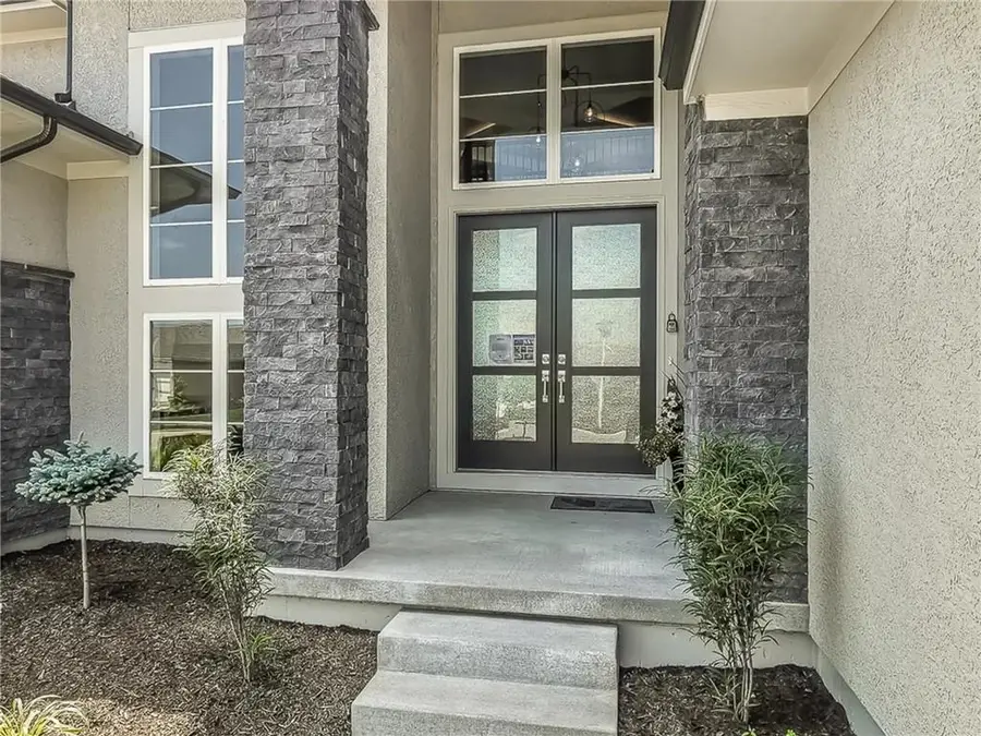 7924 Noble Street, Shawnee, KS 66220 - #2