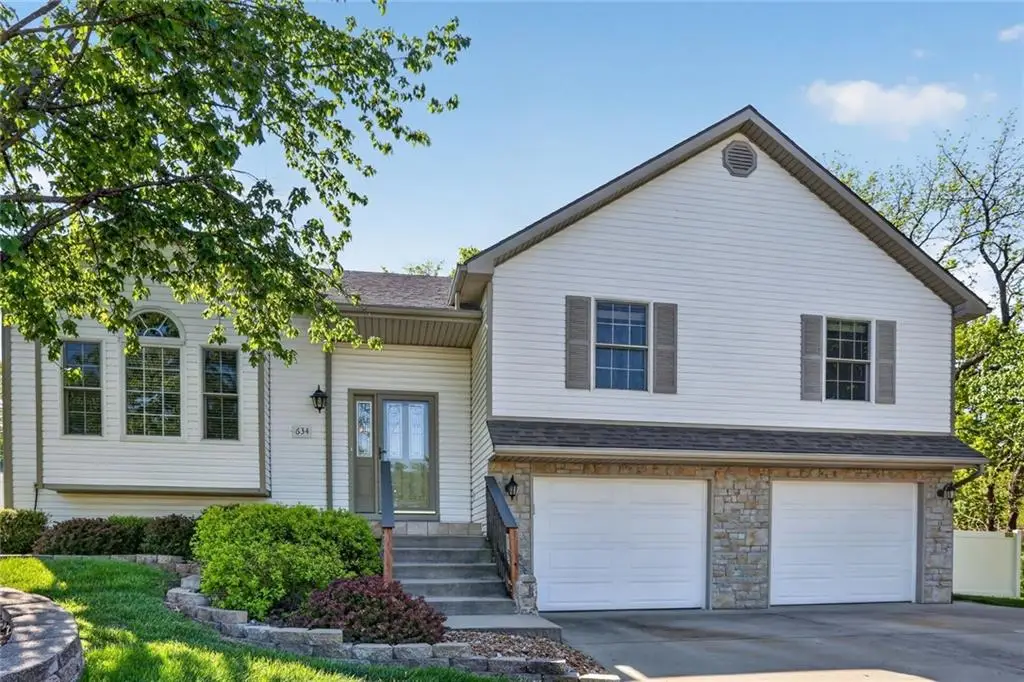 634 Hillcrest Circle, Lansing, KS 66043 - #1