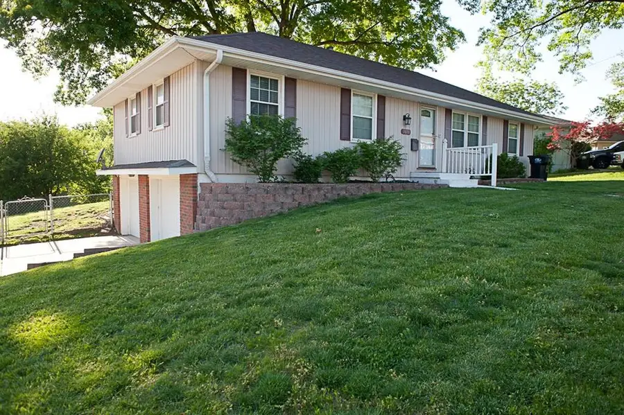 3830 S Breckenridge Drive, Independence, MO 64055 - #3