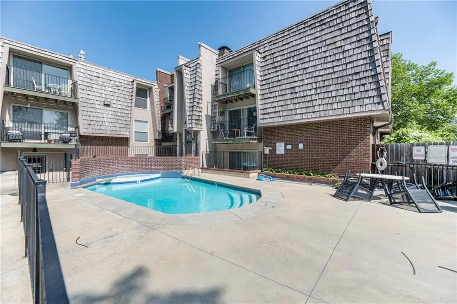 3602 Gillham Road #4, Kansas City, MO 64111 - #3