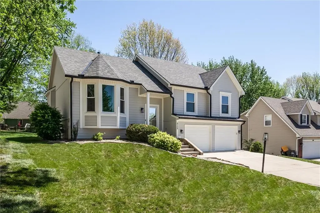 828 S Valley Drive, Lansing, KS 66043 - #1