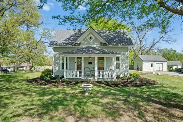 9101 Holmes Road, Kansas City, MO 64131