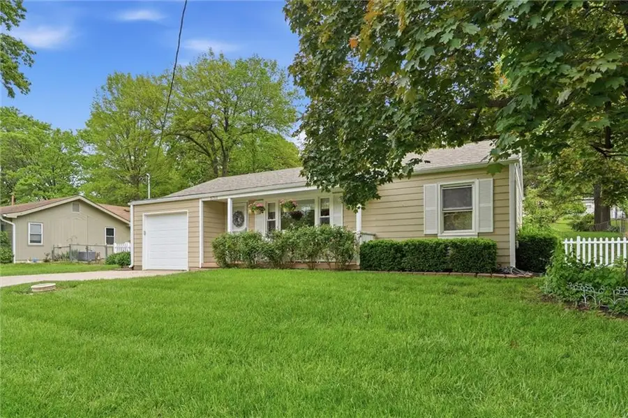 5711 N Amoret Avenue, Kansas City, MO 64151 - #2