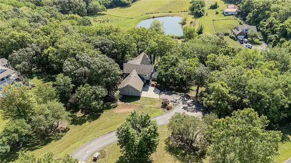 2323 S Crenshaw Road, Independence, MO 64057