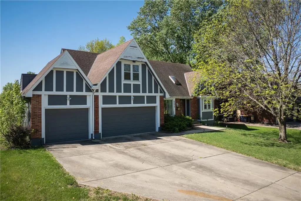 601 E 107th Terrace, Kansas City, MO 64114 - #1