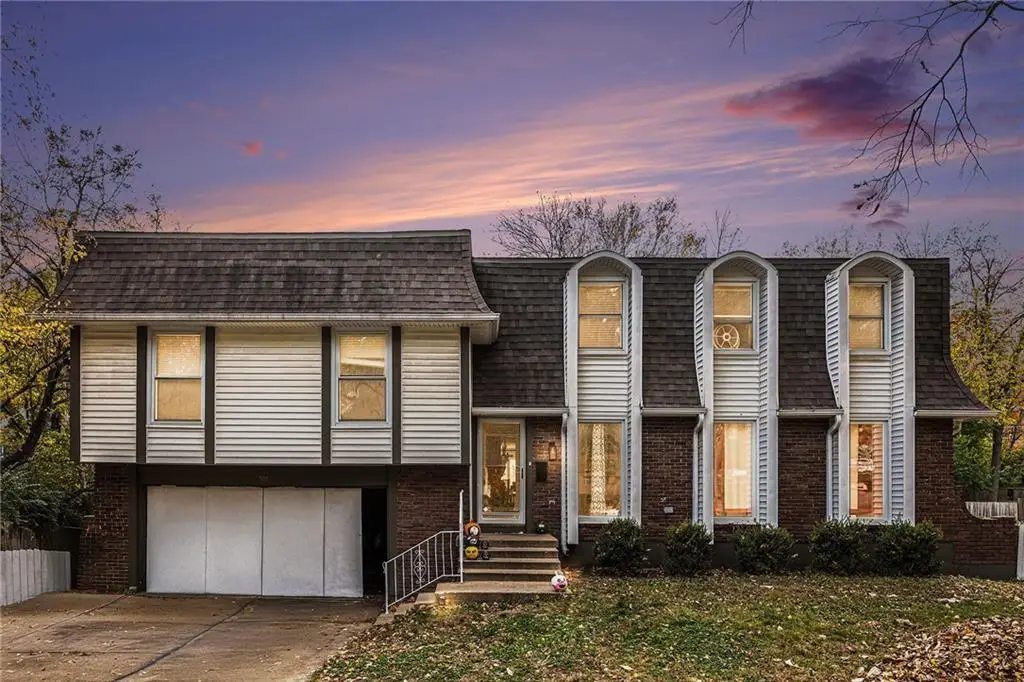 901 E 109th Terrace, Kansas City, MO 64131 - #1