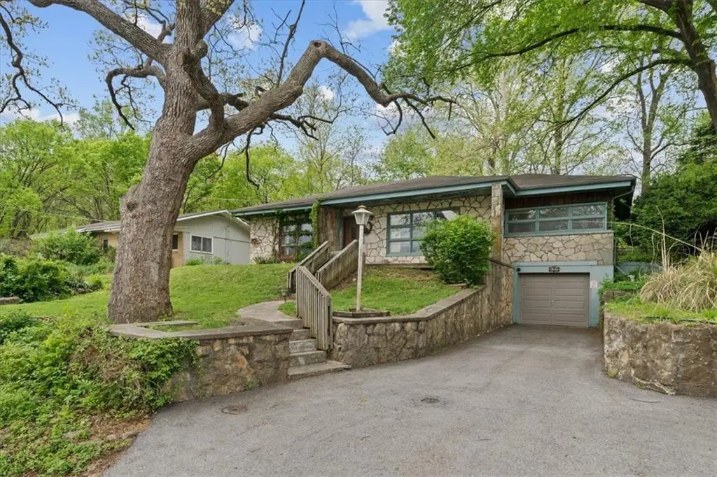 980 NW South Shore Drive, Kansas City, MO 64151 - #1