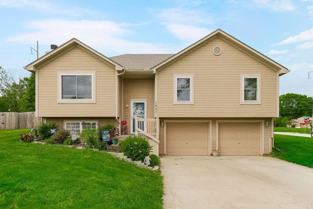 1821 SE Kenwood Drive, Blue Springs, MO 64014 - #1