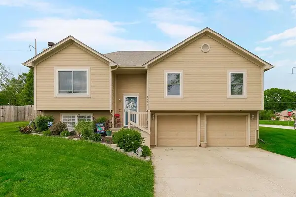 1821 SE Kenwood Drive, Blue Springs, MO 64014