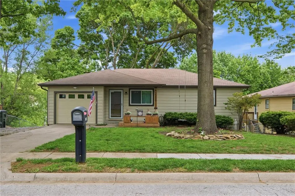 2209 S 17th Street, Leavenworth, KS 66048 - #1