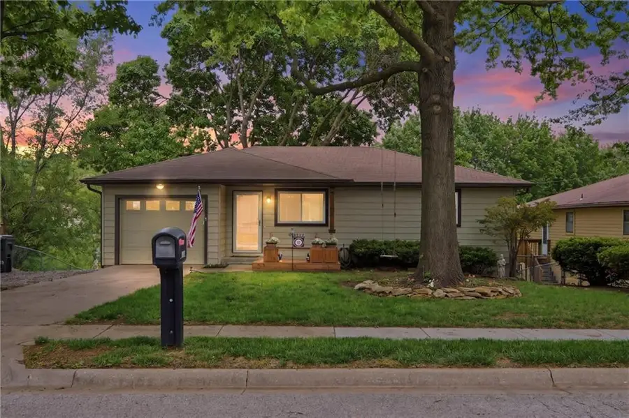 2209 S 17th Street, Leavenworth, KS 66048 - #2