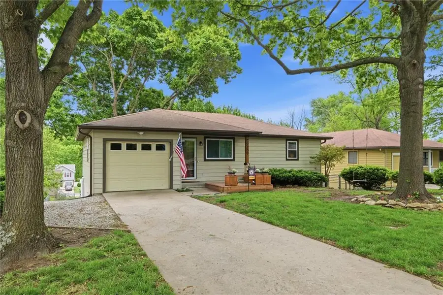 2209 S 17th Street, Leavenworth, KS 66048 - #3