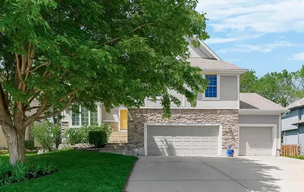 6910 Roundtree Street, Shawnee, KS 66226
