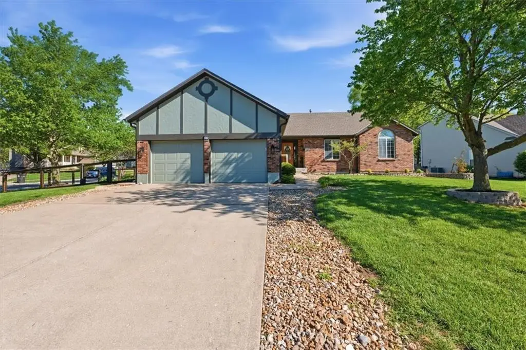 910 Sherman Parkway, Belton, MO 64012 - #1