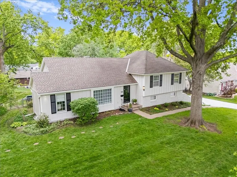 106 E 115th Street, Kansas City, MO 64114 - #2
