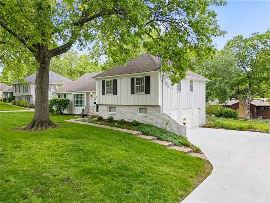 106 E 115th Street, Kansas City, MO 64114 - #3