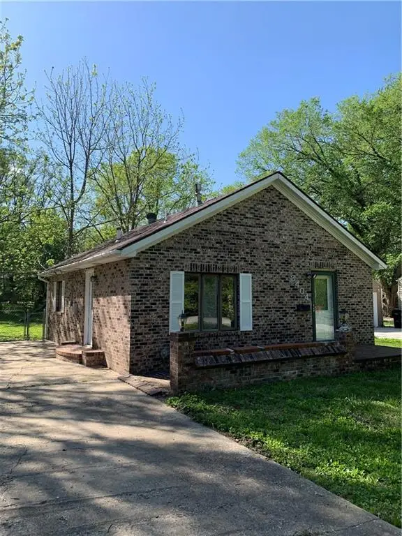 8404 Greenwood Road, Raytown, MO 64138