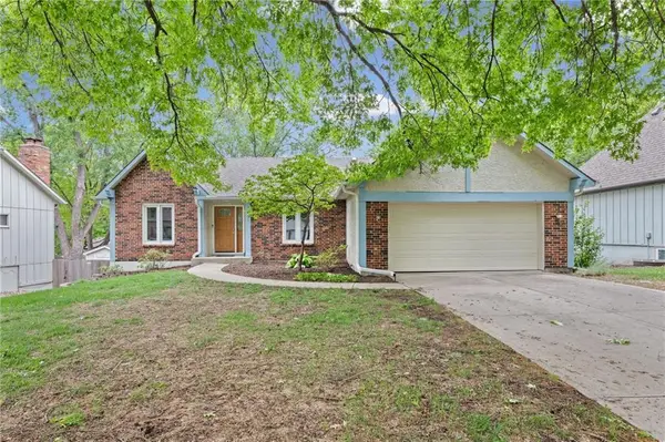 9833 W 101st Terrace, Overland Park, KS 66212