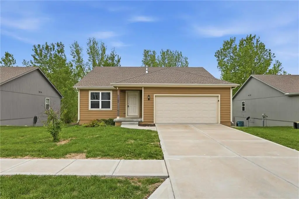 21407 W 216th Street, Spring Hill, KS 66083 - #1