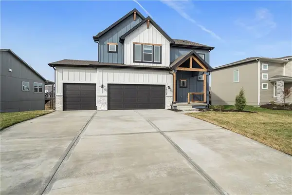 375 SW Chavis Drive, Blue Springs, MO 64064