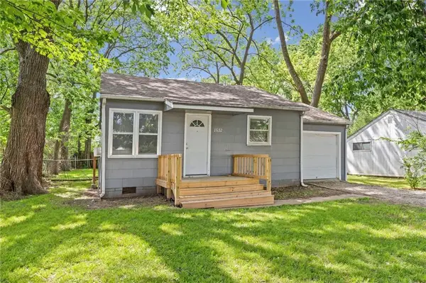 8632 Hayes Street, Overland Park, KS 66212