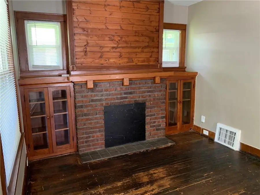 618 S Hardy Avenue, Independence, MO 64052 - #3