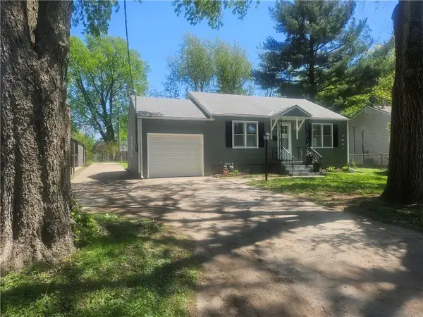 402 SW 17th Street, Blue Springs, MO 64015